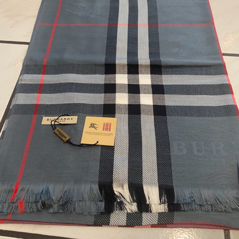 SALE! Cashmere Burberry scarf Large New Gray